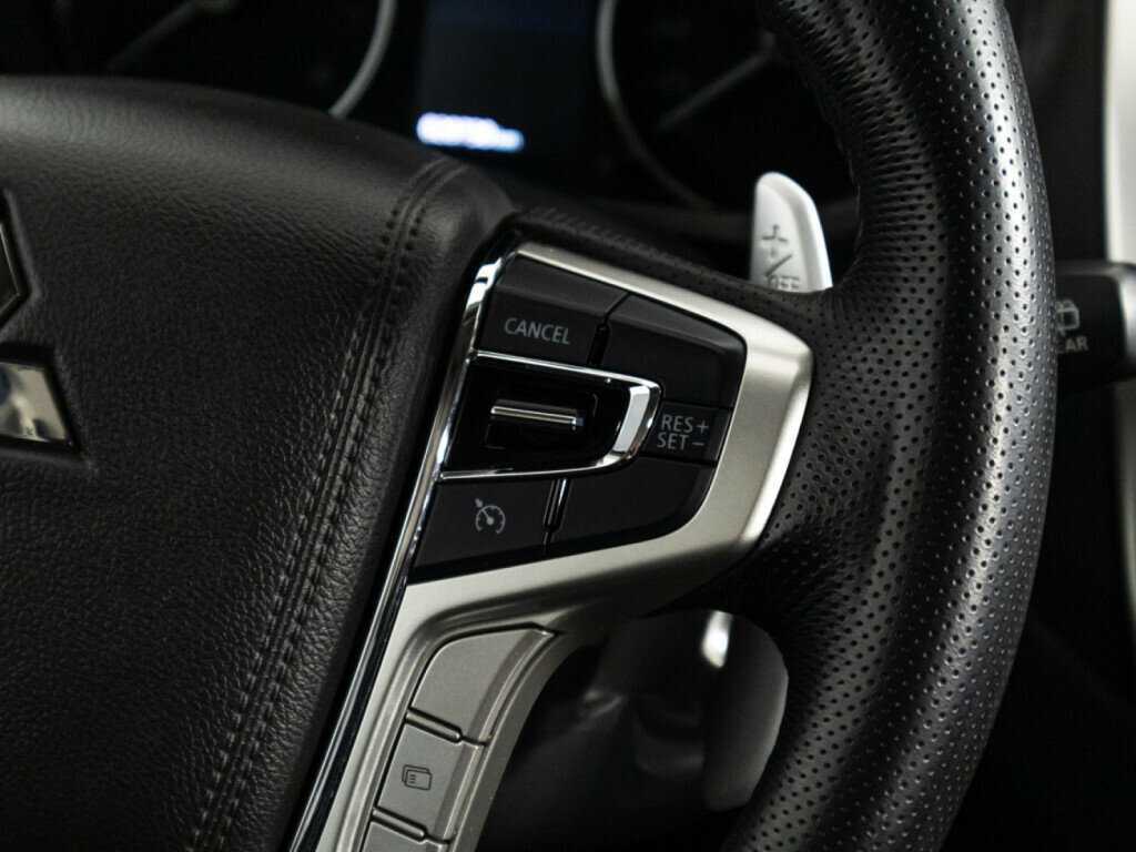 Mitsubishi Pajero Sport с пробегом — 2016 год. Фото: #21