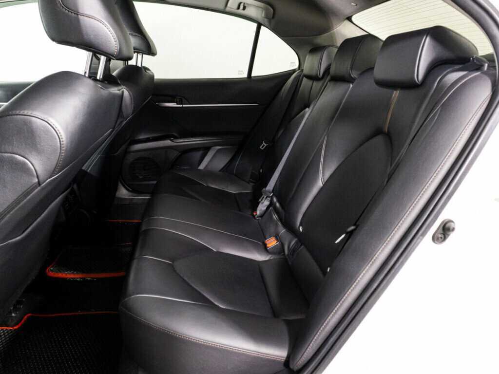 Toyota Camry с пробегом — 2020 год. Фото: #9