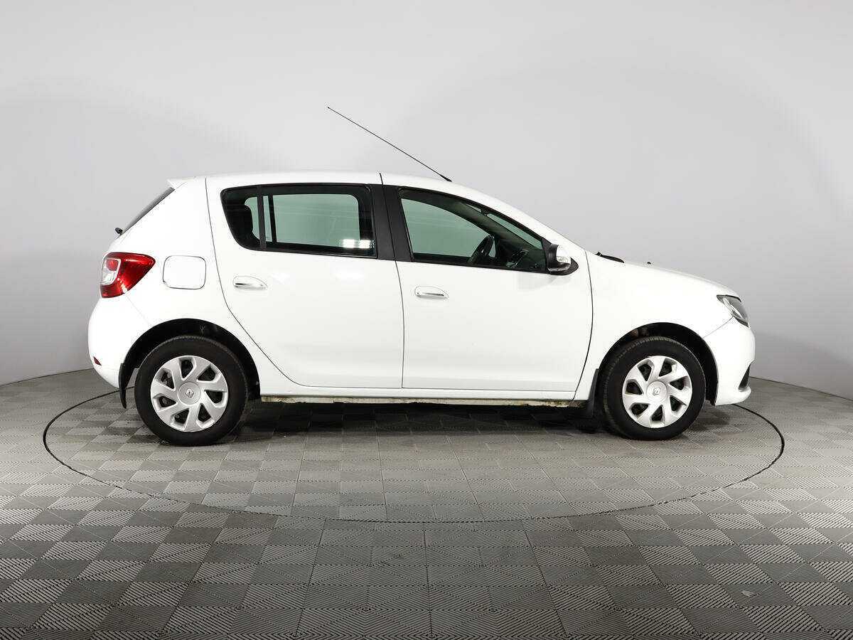 Renault Sandero с пробегом — 2017 год. Фото: #4