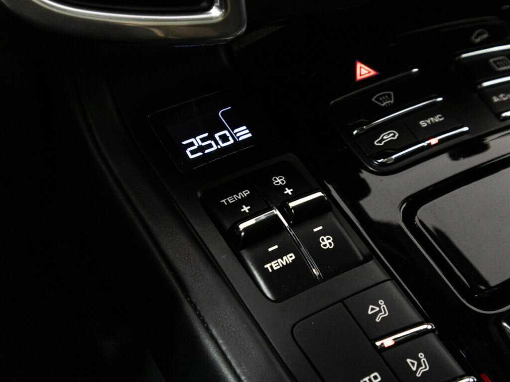 Porsche Cayenne с пробегом — 2015 год. Фото: #23