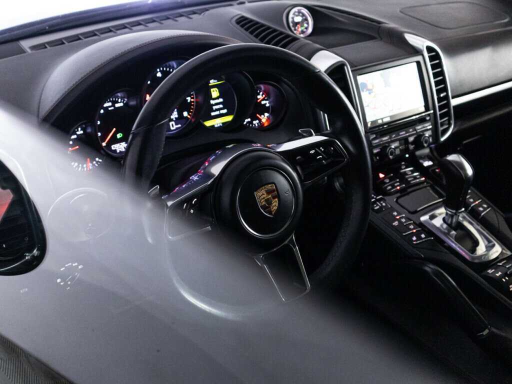 Porsche Cayenne с пробегом — 2015 год. Фото: #36