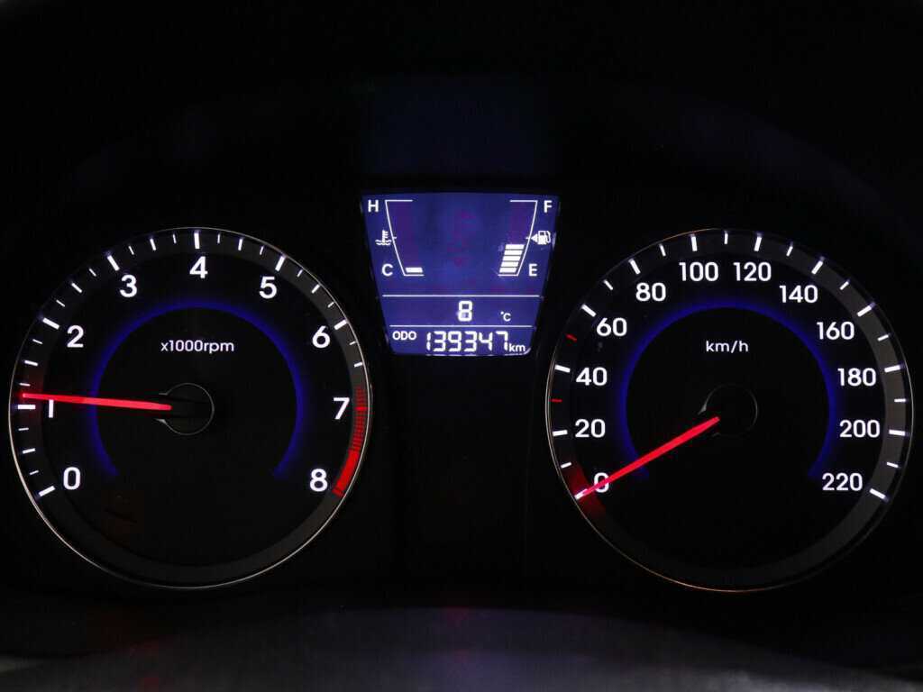 Hyundai Solaris с пробегом — 2012 год. Фото: #6