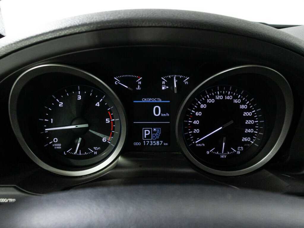 Toyota Land Cruiser с пробегом — 2013 год. Фото: #11