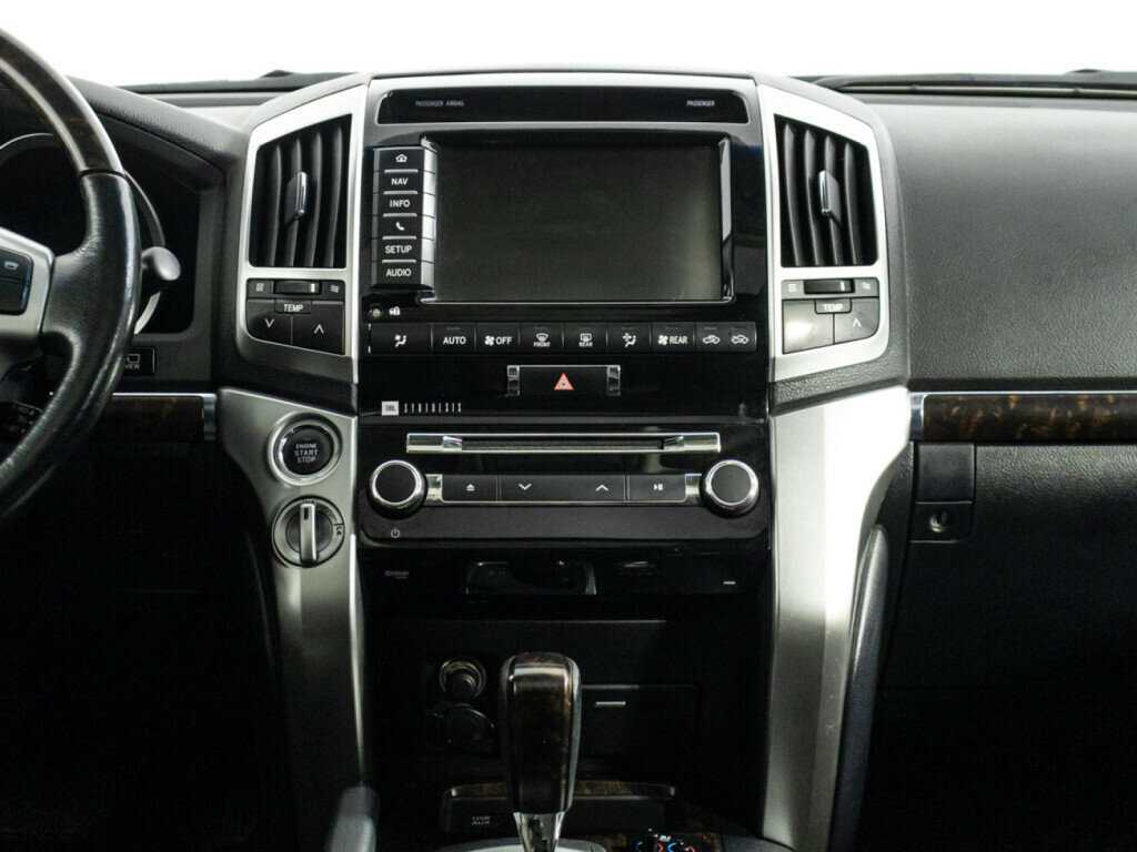 Toyota Land Cruiser с пробегом — 2013 год. Фото: #13