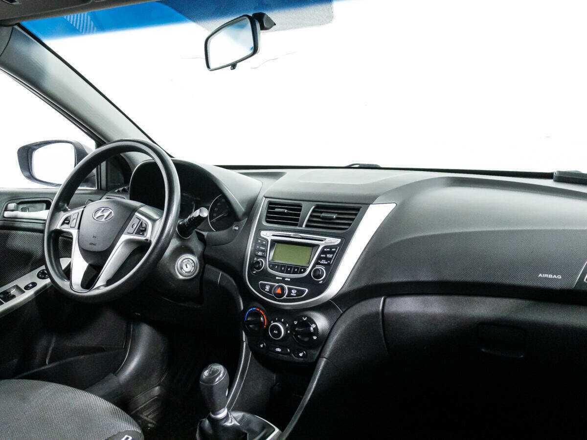 Hyundai Solaris с пробегом — 2011 год. Фото: #8