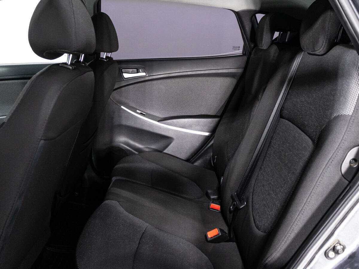 Hyundai Solaris с пробегом — 2011 год. Фото: #9