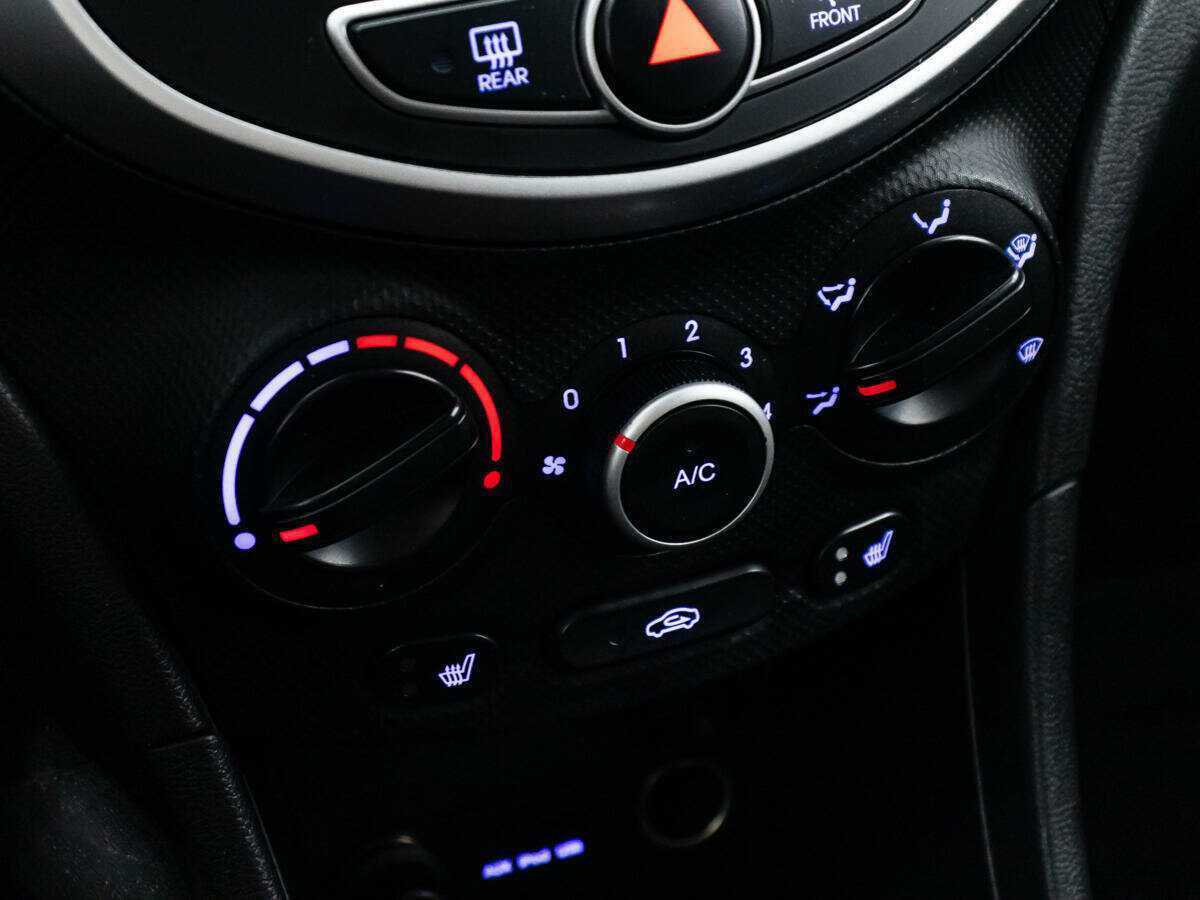 Hyundai Solaris с пробегом — 2011 год. Фото: #14