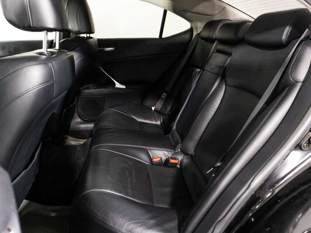 Lexus IS с пробегом — 2005 год. Фото: #9