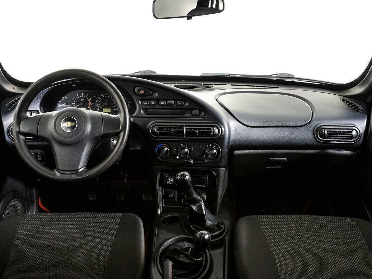 Chevrolet Niva с пробегом — 2011 год. Фото: #9