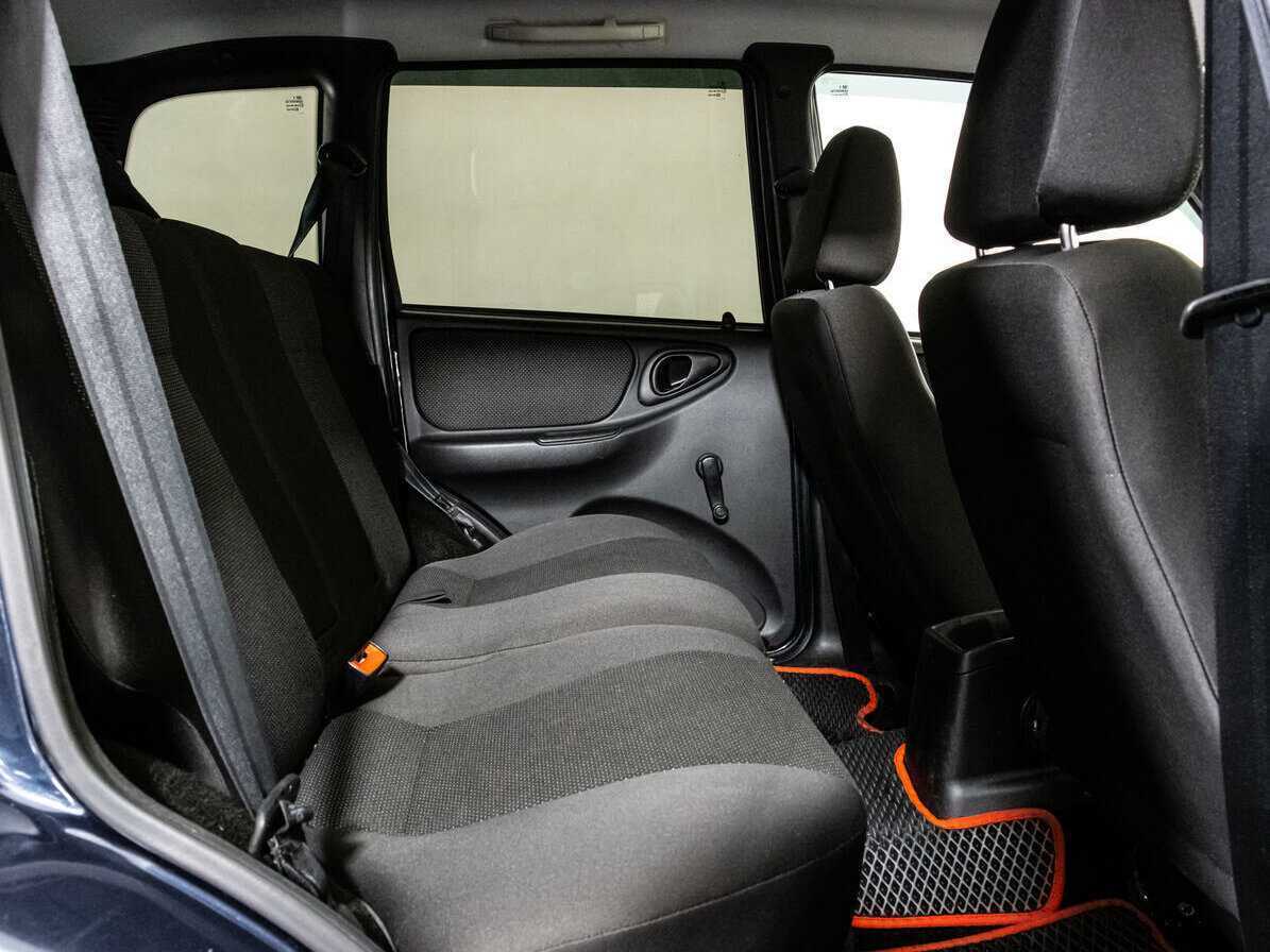 Chevrolet Niva с пробегом — 2011 год. Фото: #11