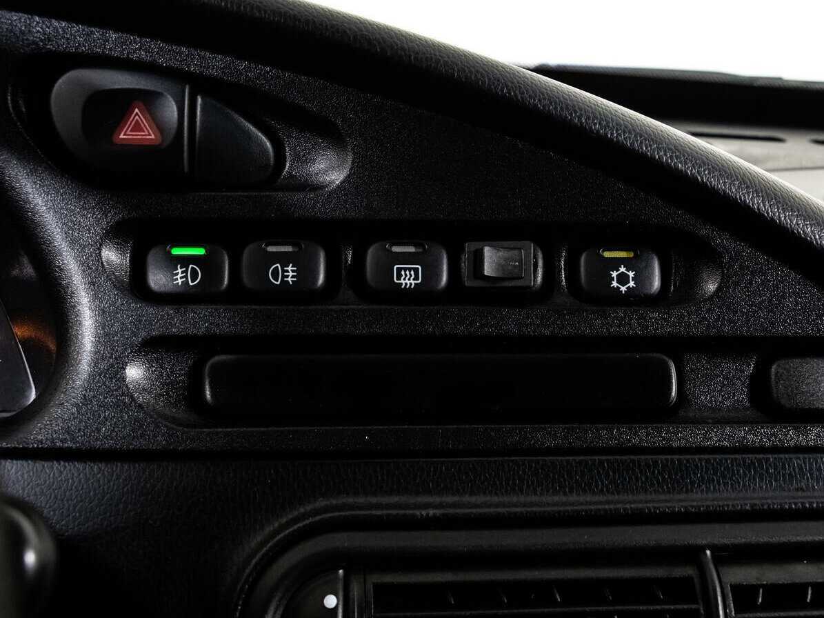 Chevrolet Niva с пробегом — 2011 год. Фото: #12