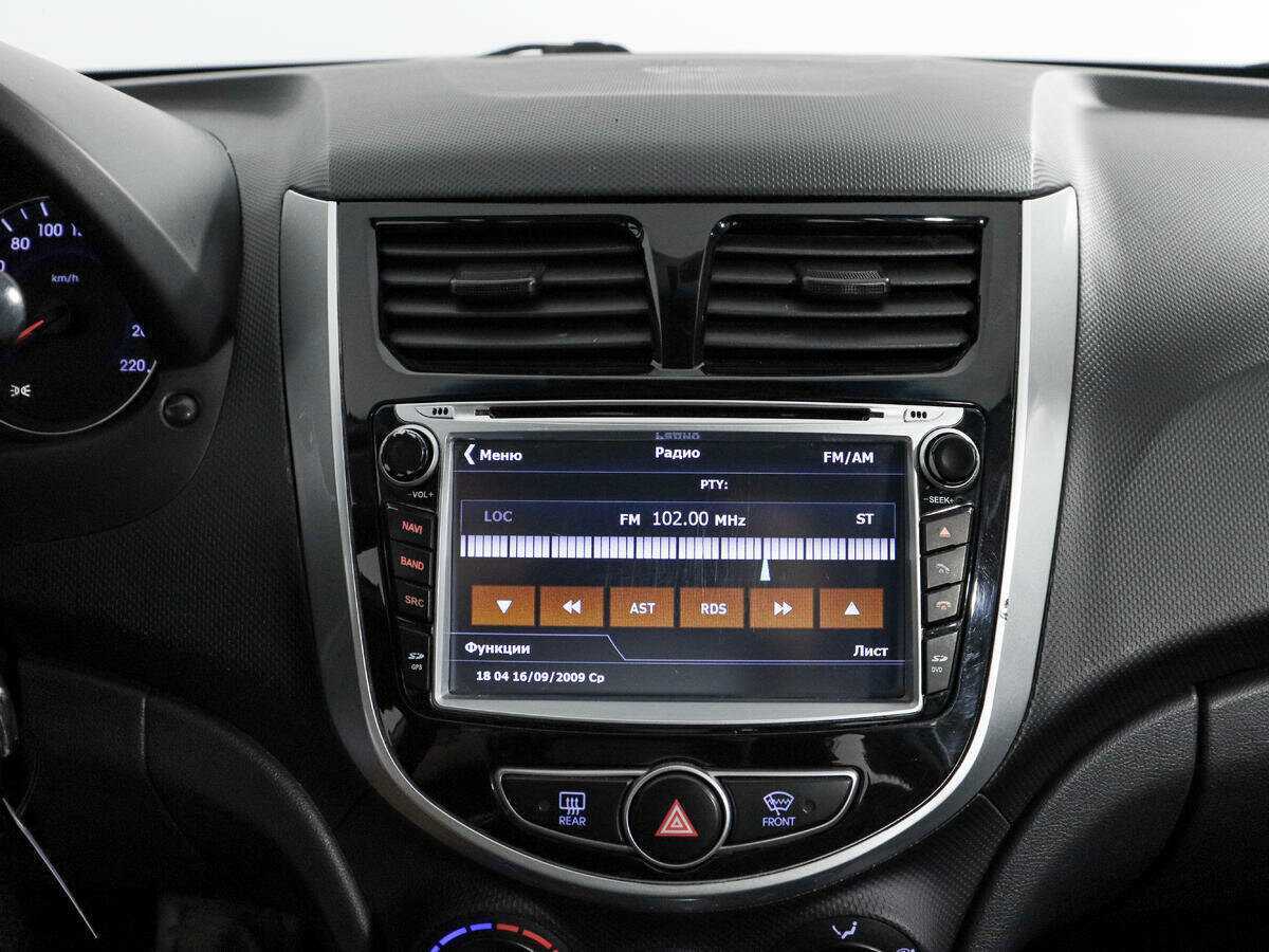 Hyundai Solaris с пробегом — 2013 год. Фото: #12