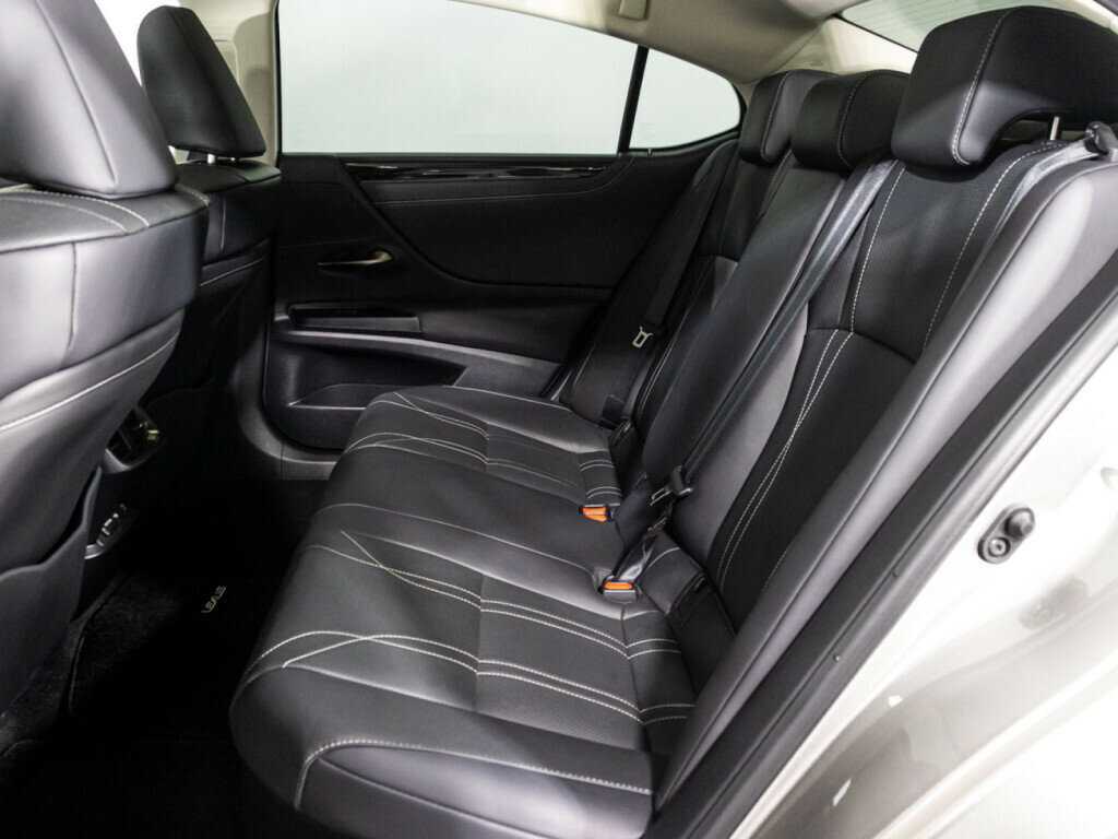 Lexus ES с пробегом — 2020 год. Фото: #9