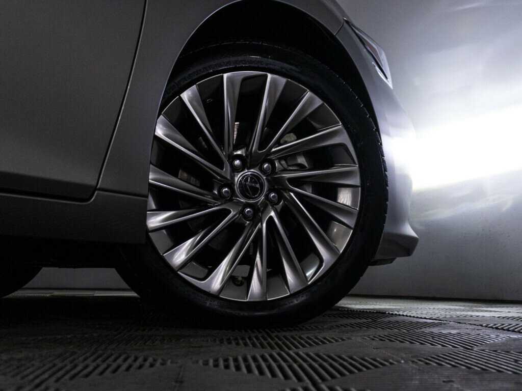 Lexus ES с пробегом — 2020 год. Фото: #31