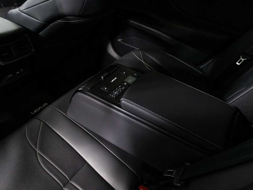 Lexus ES с пробегом — 2020 год. Фото: #34