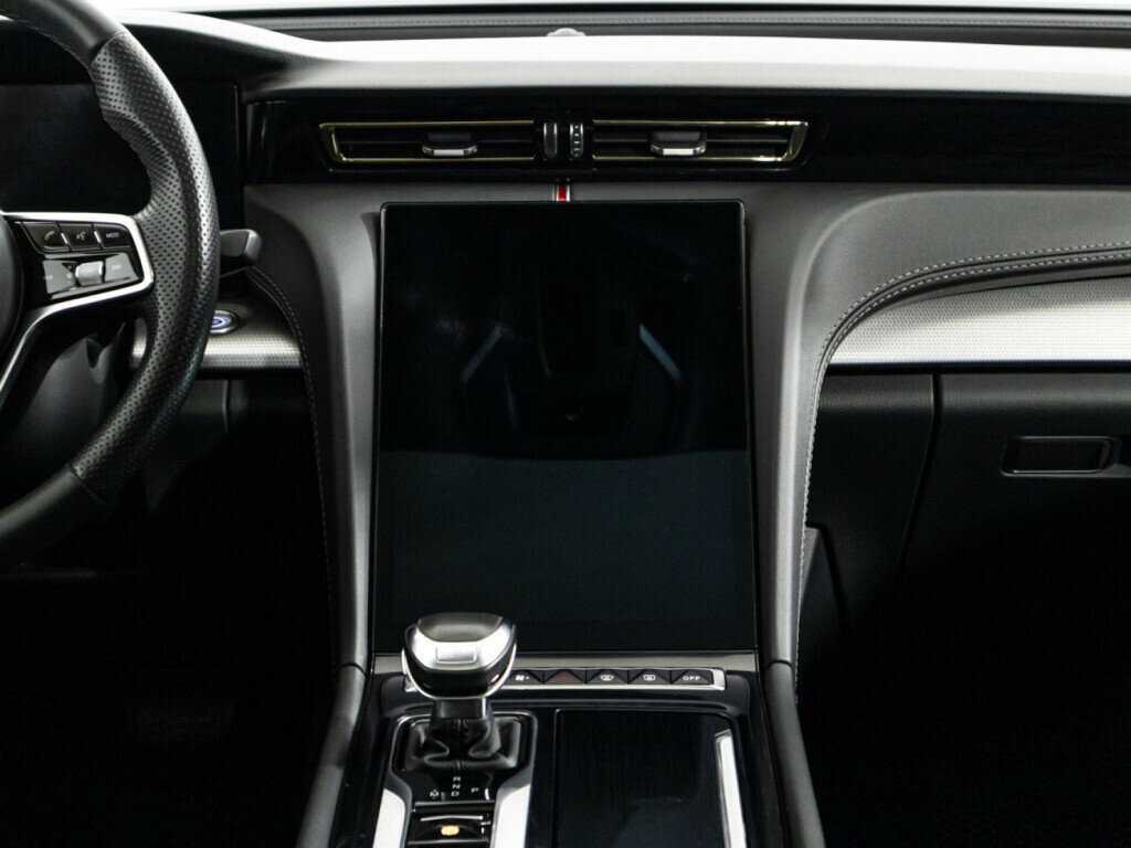 Hongqi H5 с пробегом — 2023 год. Фото: #13