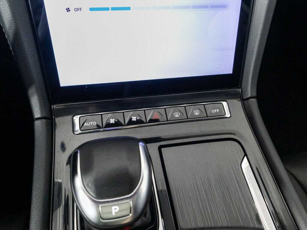 Hongqi H5 с пробегом — 2023 год. Фото: #17