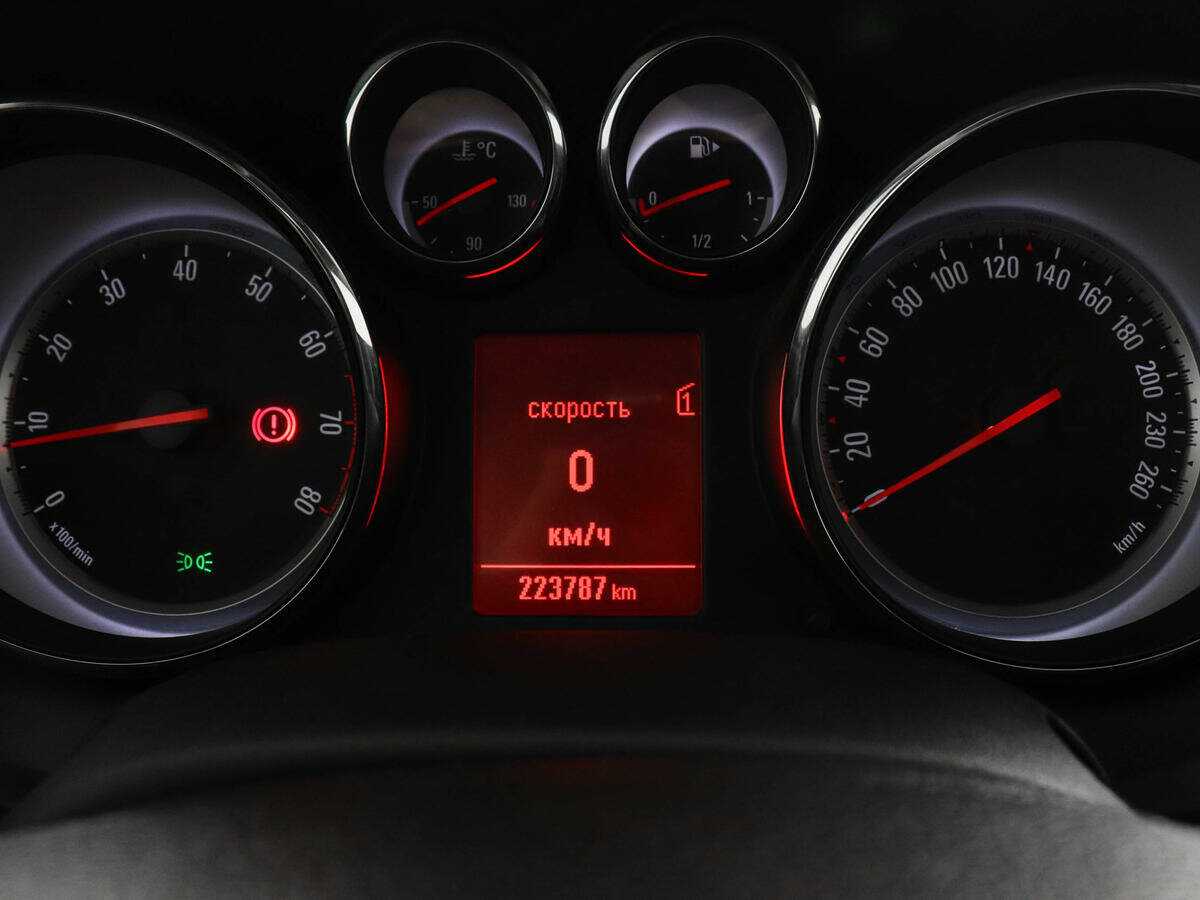 Opel Astra с пробегом — 2013 год. Фото: #6