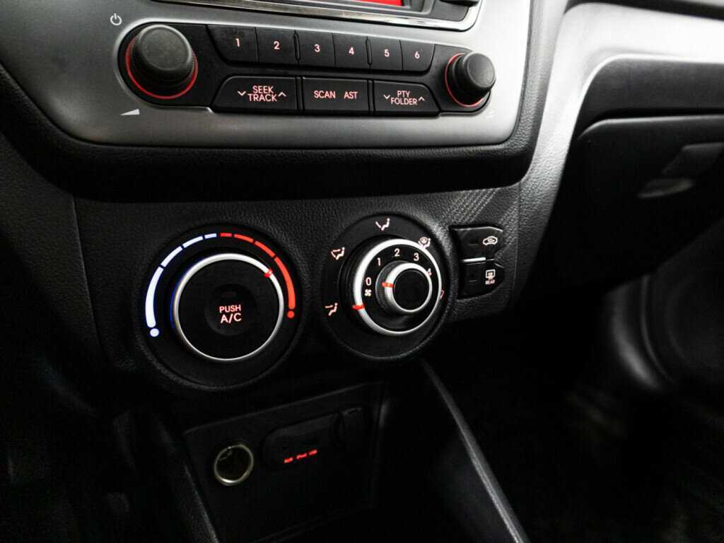 Kia Rio с пробегом — 2014 год. Фото: #14