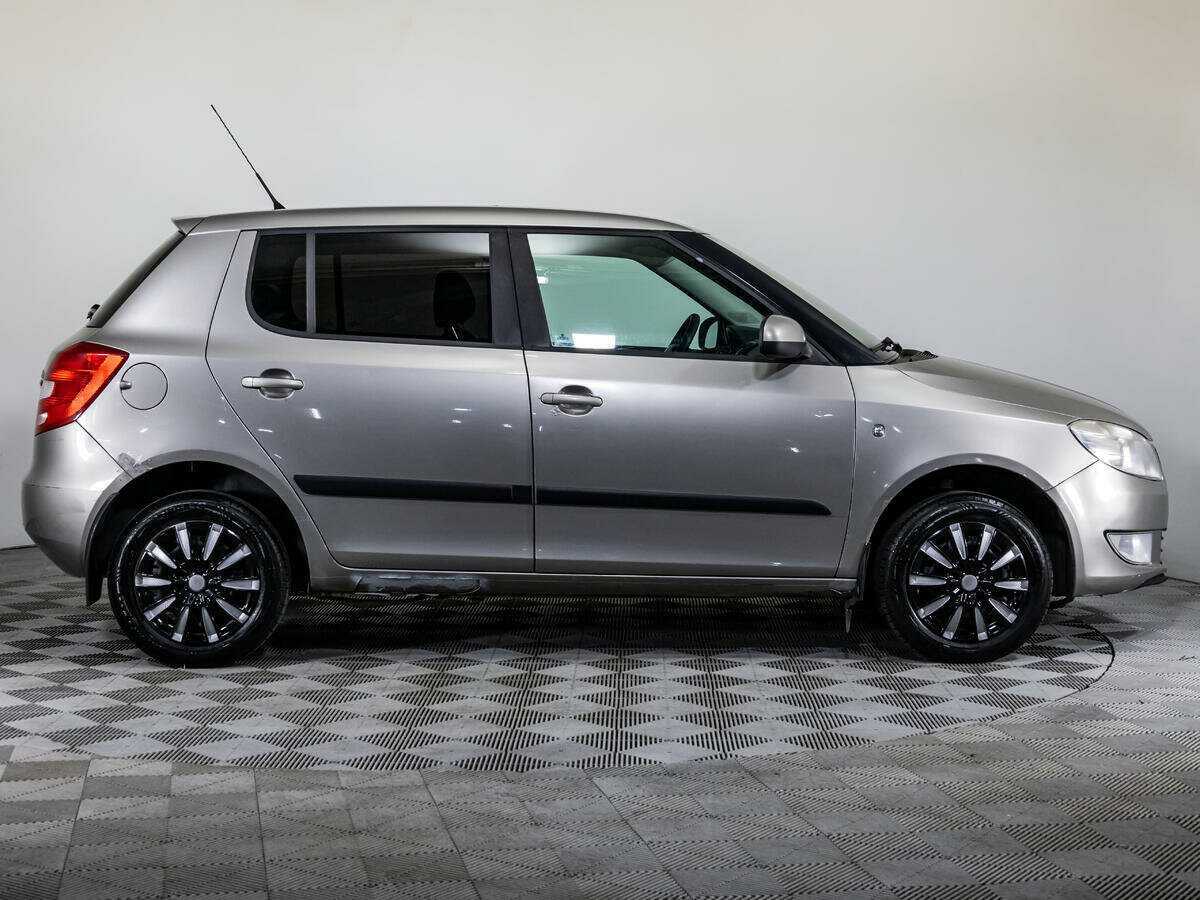 Skoda Fabia с пробегом — 2011 год. Фото: #3