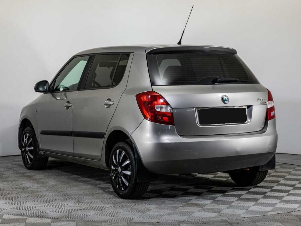 Skoda Fabia с пробегом — 2011 год. Фото: #6