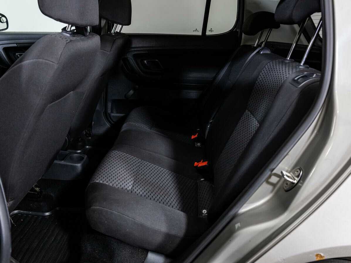 Skoda Fabia с пробегом — 2011 год. Фото: #9