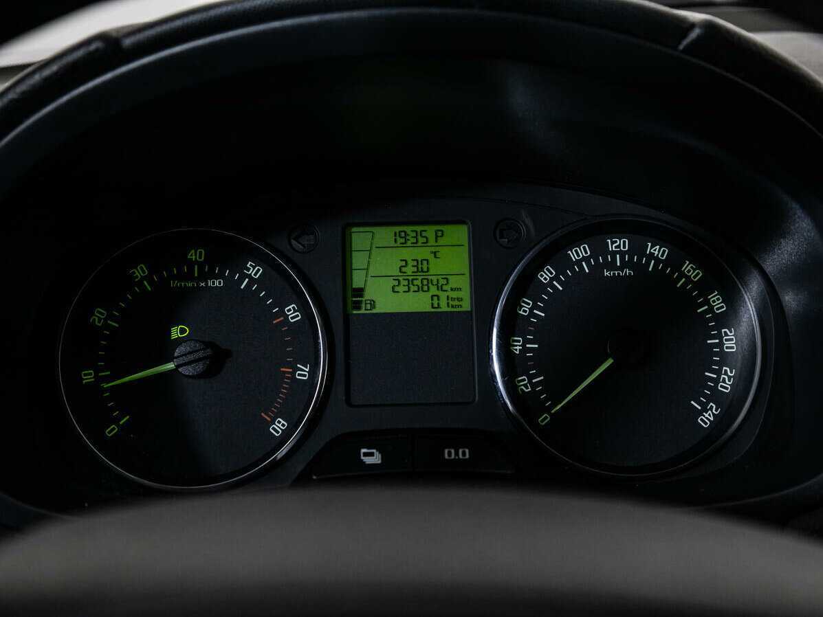 Skoda Fabia с пробегом — 2011 год. Фото: #11