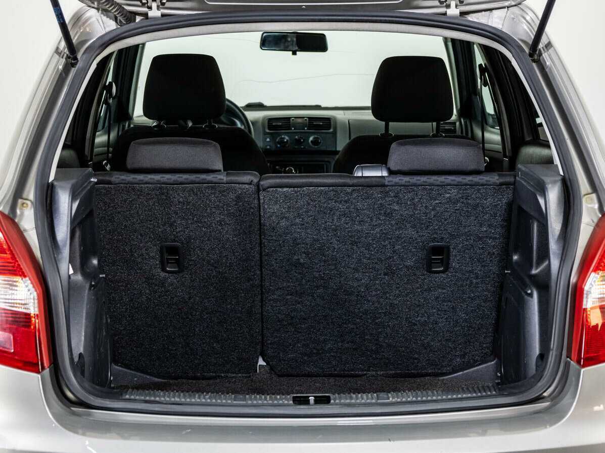 Skoda Fabia с пробегом — 2011 год. Фото: #13