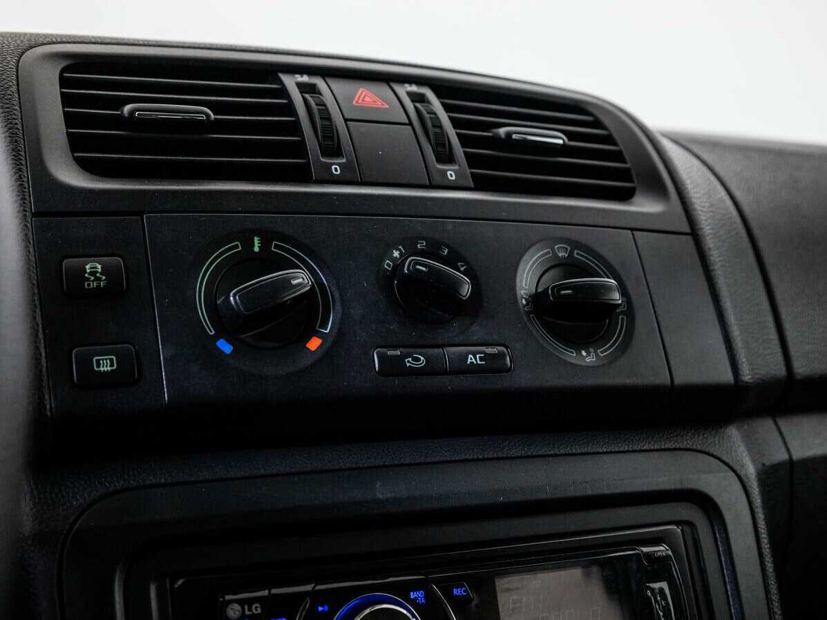 Skoda Fabia с пробегом — 2011 год. Фото: #14