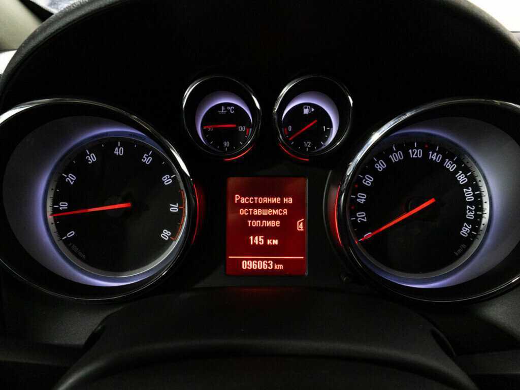 Opel Astra с пробегом — 2012 год. Фото: #11