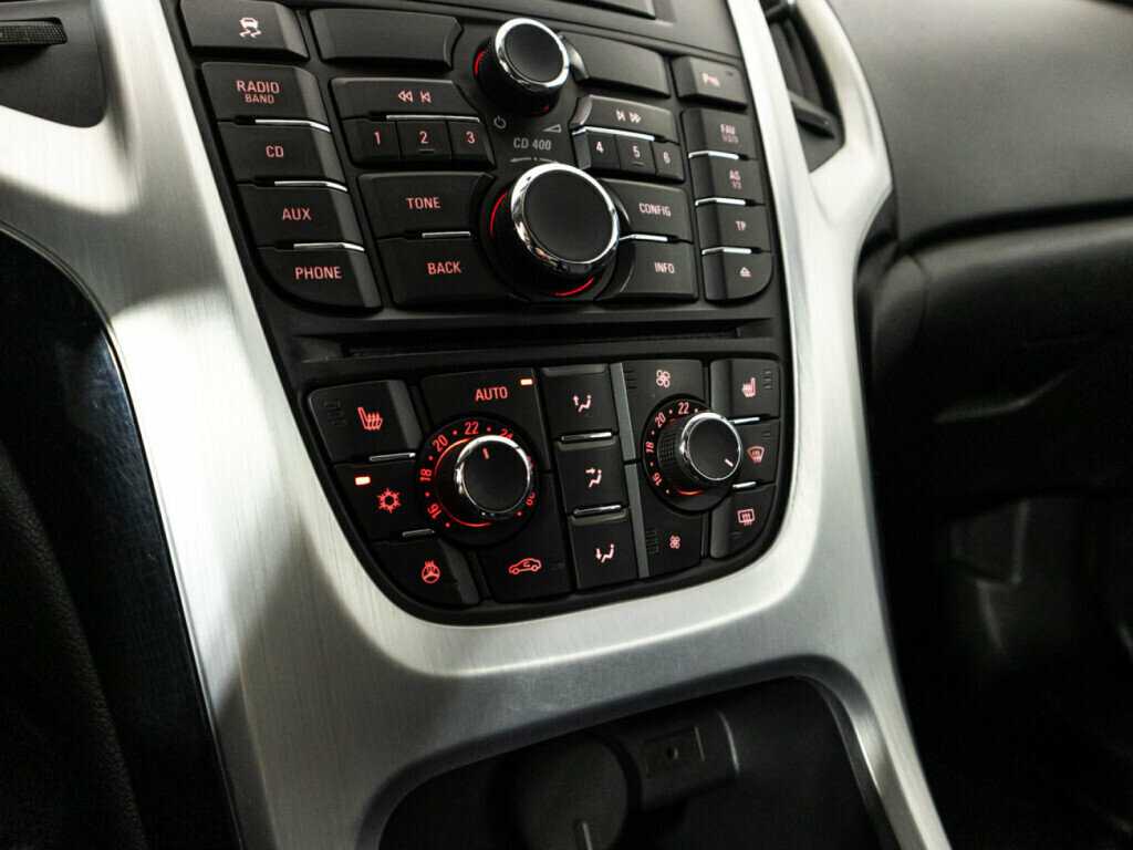 Opel Astra с пробегом — 2012 год. Фото: #14