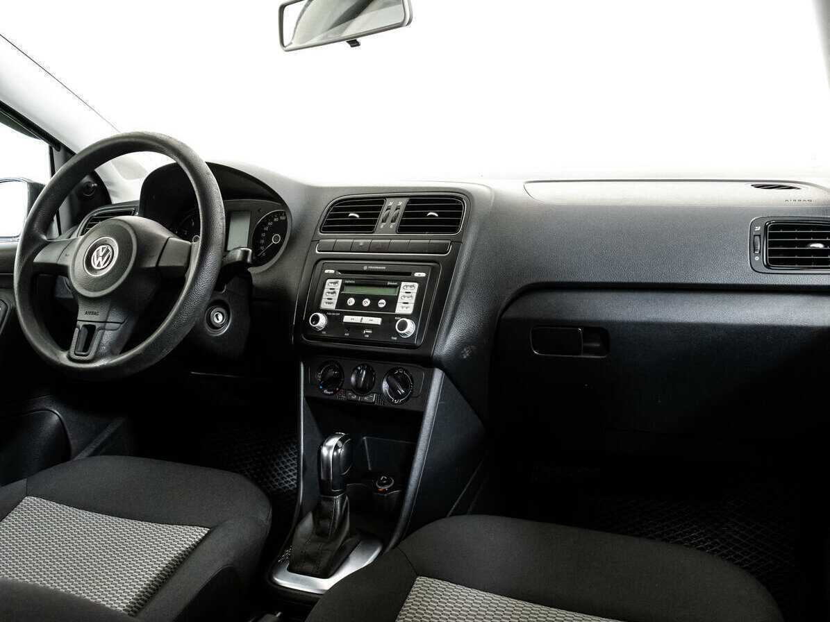 Volkswagen Polo с пробегом — 2010 год. Фото: #8