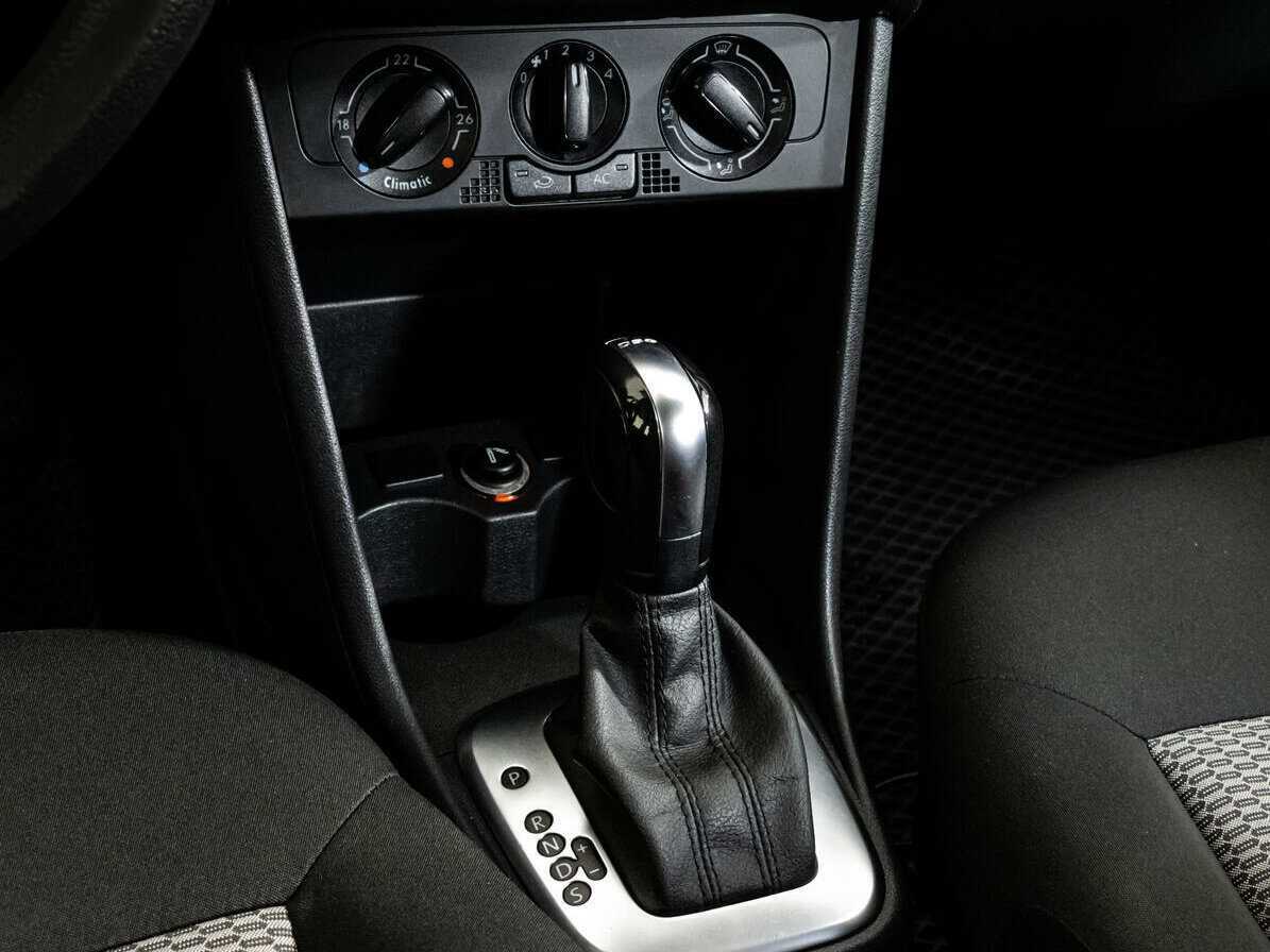 Volkswagen Polo с пробегом — 2010 год. Фото: #11