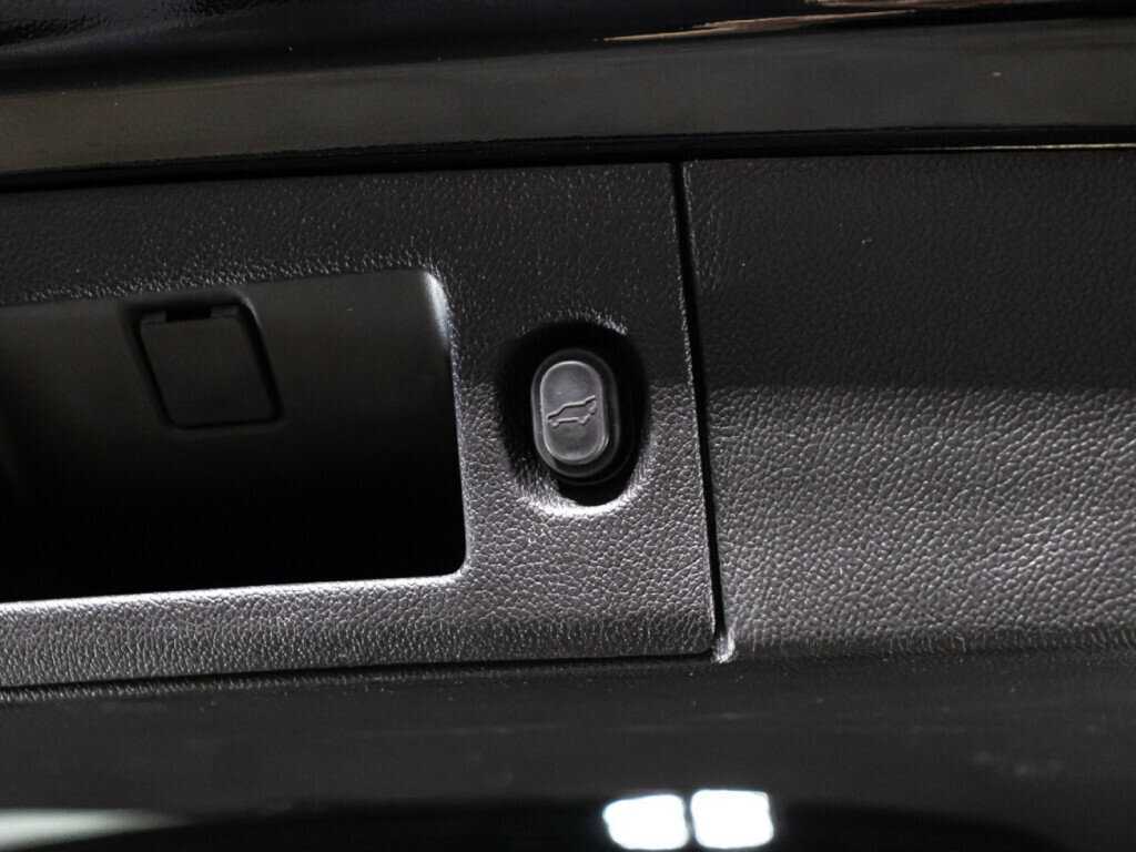 Cadillac Escalade с пробегом — 2018 год. Фото: #16