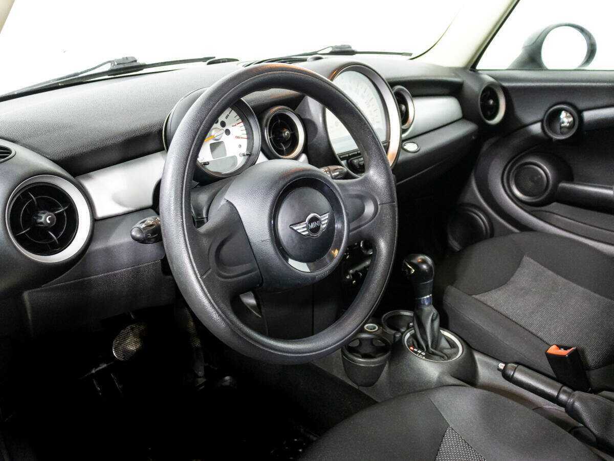 Mini Hatch с пробегом — 2011 год. Фото: #10