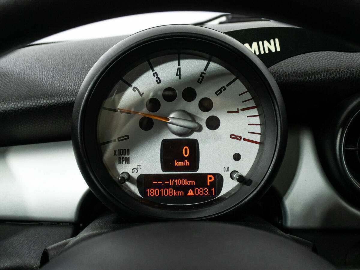 Mini Hatch с пробегом — 2011 год. Фото: #11
