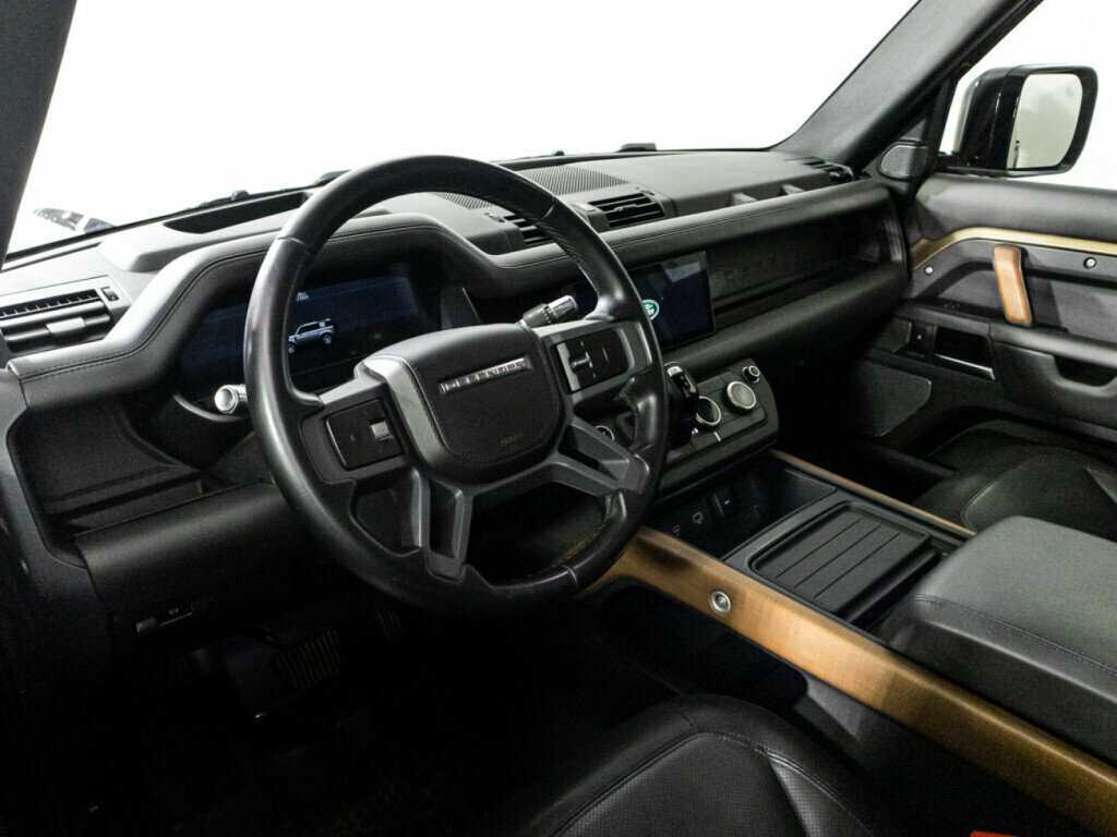 Land Rover Defender с пробегом — 2021 год. Фото: #7