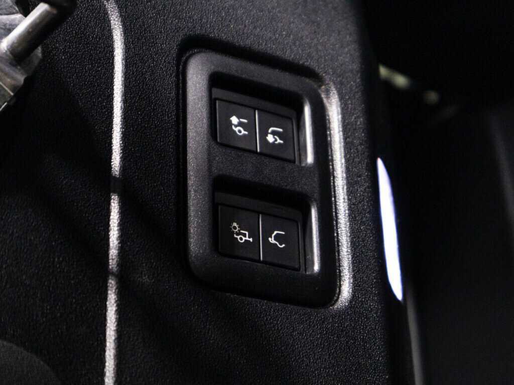 Land Rover Defender с пробегом — 2021 год. Фото: #11