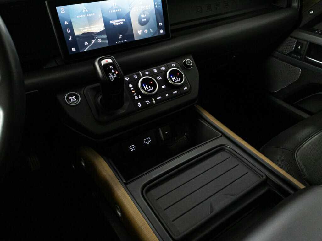 Land Rover Defender с пробегом — 2021 год. Фото: #12