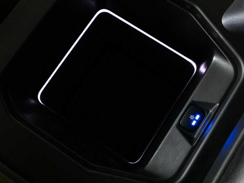 Land Rover Defender с пробегом — 2021 год. Фото: #13