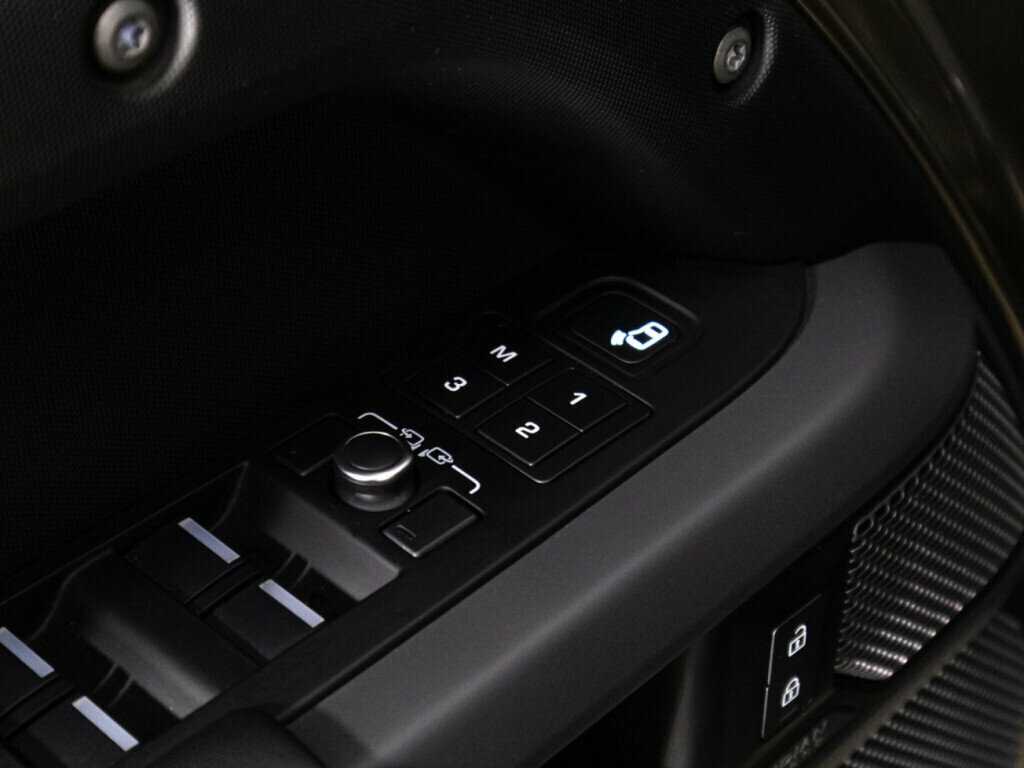 Land Rover Defender с пробегом — 2021 год. Фото: #17