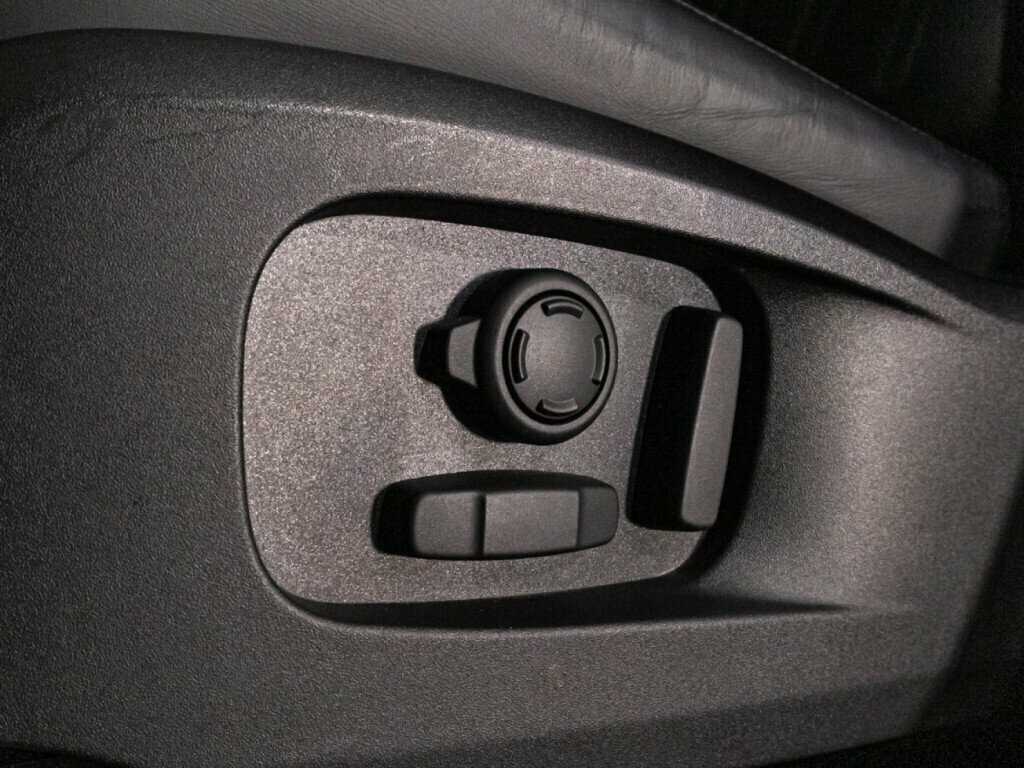 Land Rover Defender с пробегом — 2021 год. Фото: #18