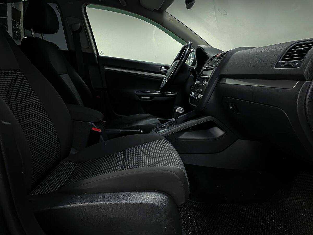 Volkswagen Jetta с пробегом — 2009 год. Фото: #11