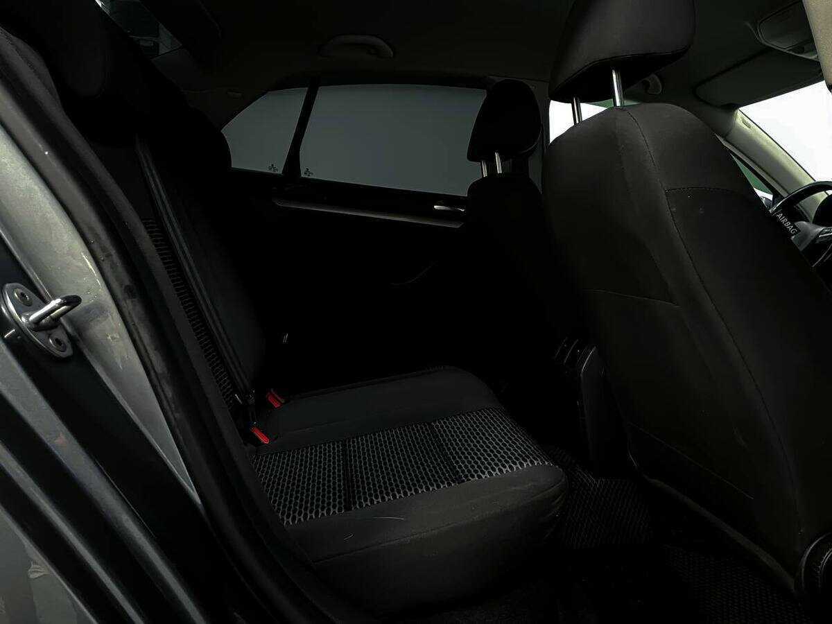 Volkswagen Jetta с пробегом — 2009 год. Фото: #12