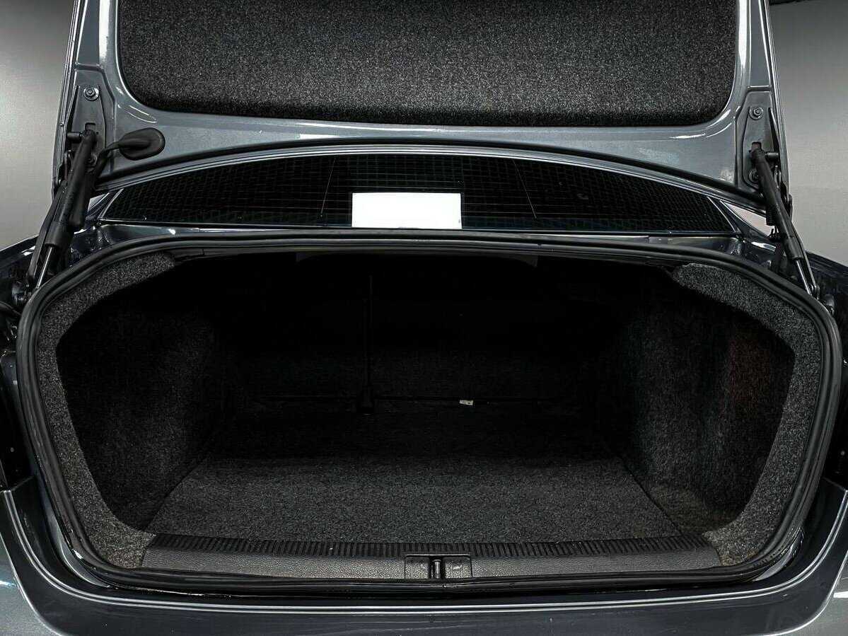 Volkswagen Jetta с пробегом — 2009 год. Фото: #13