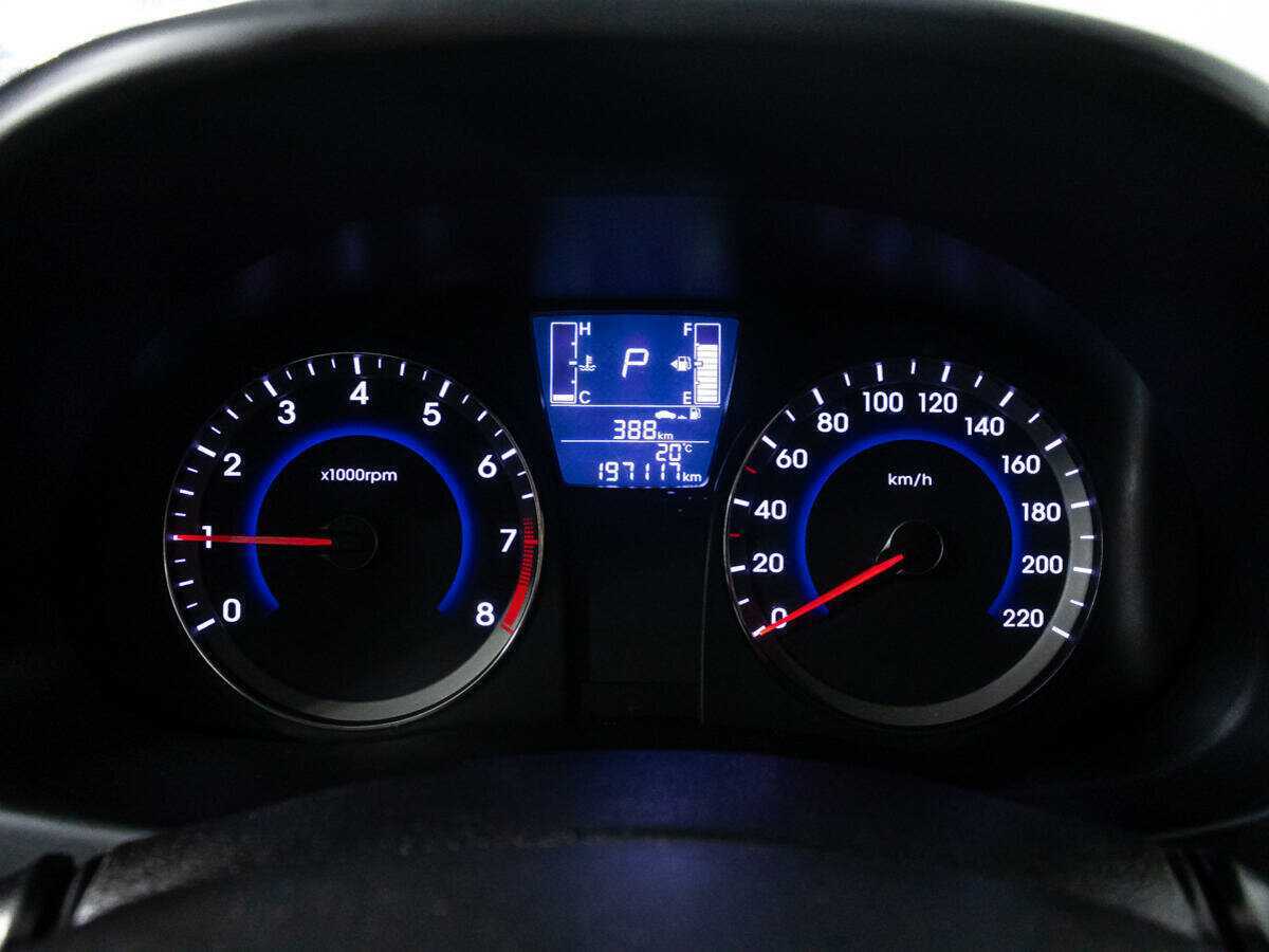 Hyundai Solaris с пробегом — 2015 год. Фото: #11