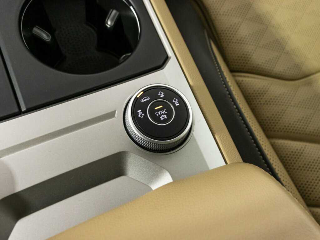 Volkswagen Touareg с пробегом — 2020 год. Фото: #20