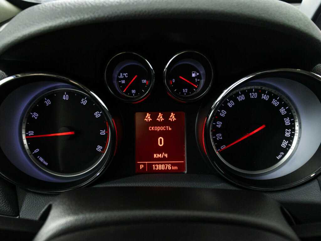 Opel Mokka с пробегом — 2015 год. Фото: #11