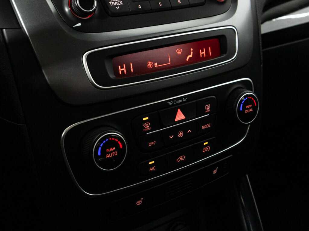 Kia Sorento с пробегом — 2016 год. Фото: #12