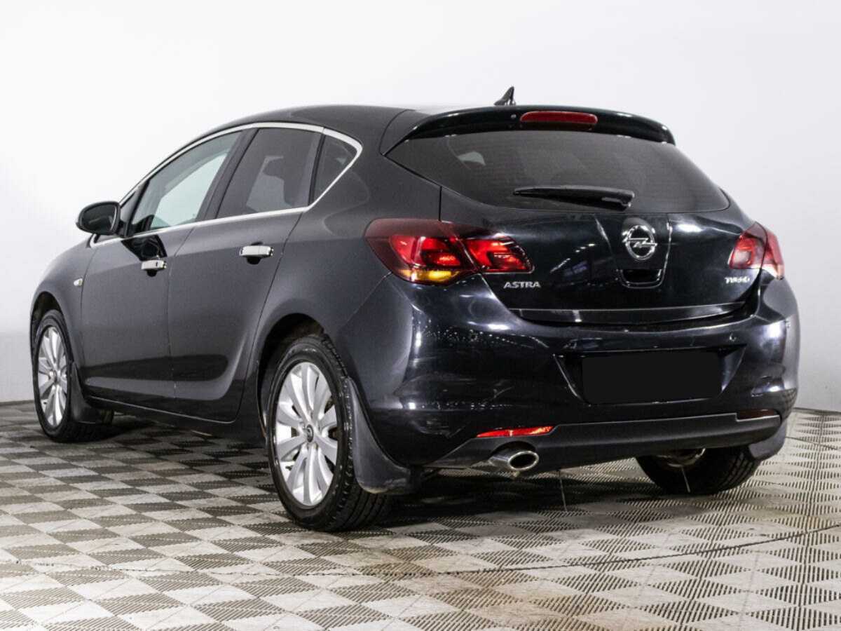 Opel Astra с пробегом — 2010 год. Фото: #6